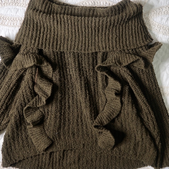 Cropped Army Green Off the Shoulder Sweater - Picture 1 of 2